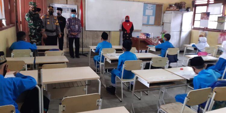 Kapolres Kuansing Bersama Forkopimda Monitor Pelaksanaan Belajar Mengajar Tatap Muka