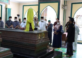 Kapolresta Pekanbaru Dampingi Kapolda Riau Ziarah ke Komplek Makam Marhum Pekan