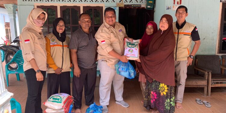 Luar Biasa PPRH Salurkan 150 Paket Sembako Pada Korban Banjir di Rohul