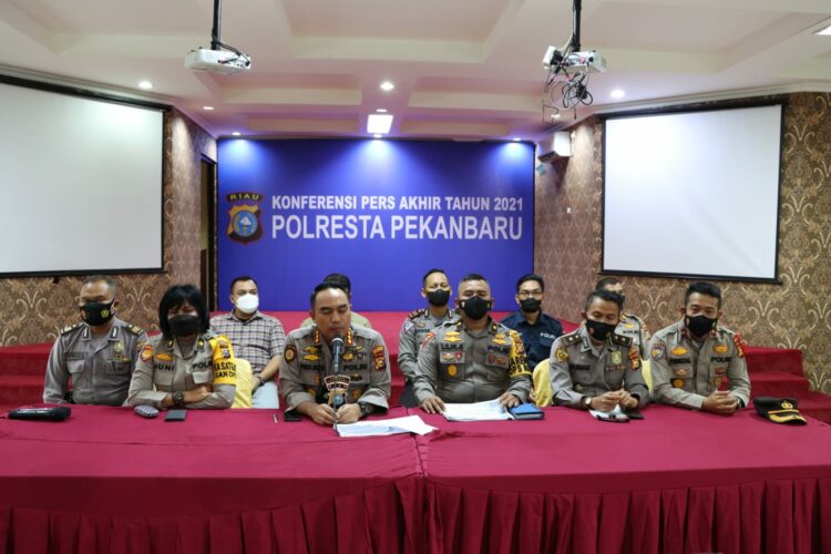 Kapolresta Pekanbaru Konfrensi Press Dalam Capaian Kerja Selama Tahun 2021