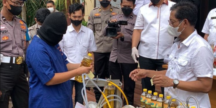 Polisi Bongkar Mafia Minyak Goreng di Serang Banten, Migor Curah Dikemas Jadi Premium