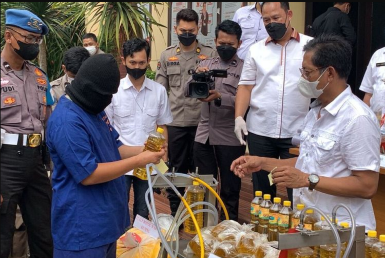 Polisi Bongkar Mafia Minyak Goreng di Serang Banten, Migor Curah Dikemas Jadi Premium