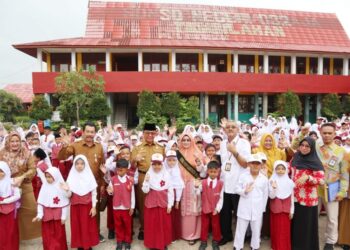 HM Wardan Bersama Kadis Pendidikan dan Bunda Paud Hj.Zulaikhah Wardan Kunjungi Sekolah