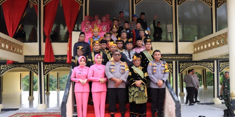 Lepas Kapolres Kampar, Ninik Mamak Kampar Gelar Salam Perpisahan