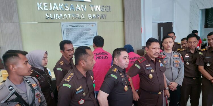 Penyidik Kejati Sumbar Kembali Tahan 3 Tersangka Kasus Korupsi