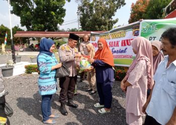 Jumat Barokah, Polsek Siak Hulu Bersama PT ABL Kembali Berbagi Bantuan Sembako