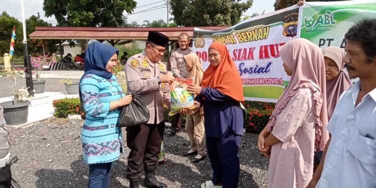 Jumat Barokah, Polsek Siak Hulu Bersama PT ABL Kembali Berbagi Bantuan Sembako
