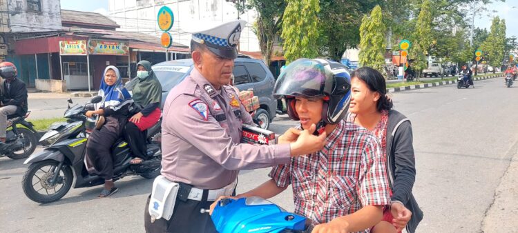 Kasat Lantas Polres Siak Melakukan Kampanyie Keselamatan Lalu Lintas
