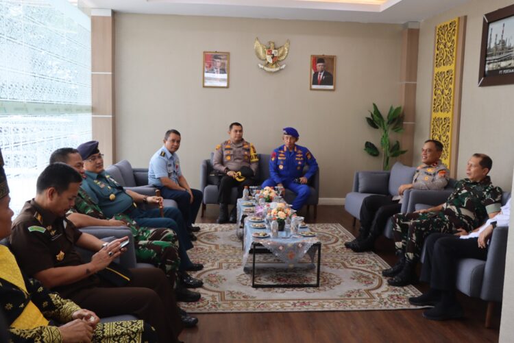 Wakapolda Riau Menghadiri Acara Peresmian Markas Komando (Mako) Pangkalan TNI Angkatan Laut