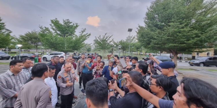 Kapolda Sumbar Pastikan Anggotanya Tidak ada yang Pijak Tempat Ibadah di Mesjid Raya Sumbar