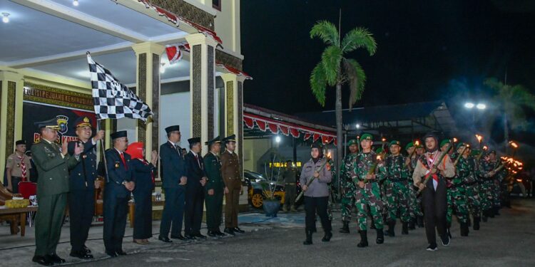 Polres Kampar dan Forkopimda Gelar Upacara Taptu Di Halaman Mapolres Kampar
