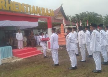 Camat Perhentian Raja Jadi Pemimpin Upacara Hut RI Ke-78 Tahun