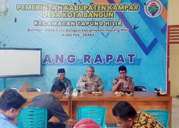 Kapolsek Tapung Hilir AKP Jurfredi SH Lakukan Silaturahmi dan Perkenalan Melalui Program Jum’at Curhat Perdananya di Desa Kota Bangun