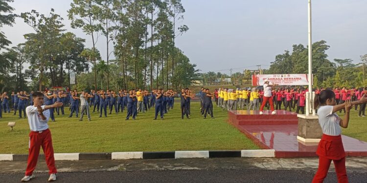 Polres Kuansing bersama Pengurus Bhayangkari Cabang Kuantan Singingi menggelar olah raga bersama dalam rangka HKGB ke-71 dan Hari Jadi Polwan ke 75 tahun 2023.