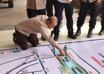 Polres Kuantan Singingi Melaksanakan Tactical Floor Game (TFG) Pengamanan Event Nasional Pacu Jalur Thn 2023 Di Tepian Narosa Teluk Kuantan