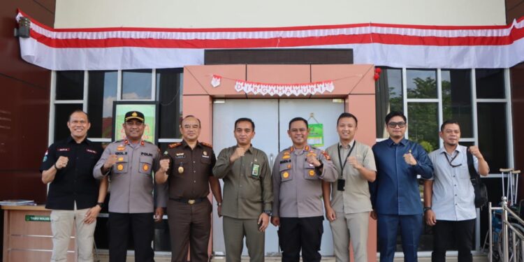 Wujudkan Sinergitas, HUT MA RI Ke 78, Kapolres Rohul Beri Kejutan Dan Suprise Pada Ketua PN Pasir Pangaraian