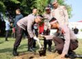 Kapolresta Pekanbaru, Melakukan Penanaman Ribuan Bibit Pohon