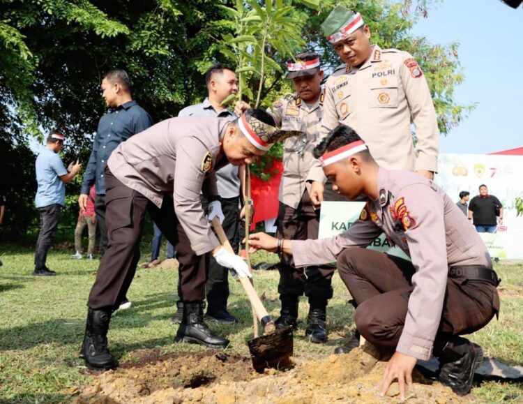 Kapolresta Pekanbaru, Melakukan Penanaman Ribuan Bibit Pohon