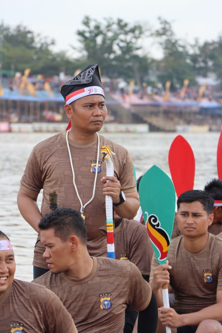 Kapolres AKBP Pangucap Jadi Timbo Ruang Pacu Jalur Eksibisi Di Event Pesta Budaya Pacu Jalur 2023 Kab Kuansing