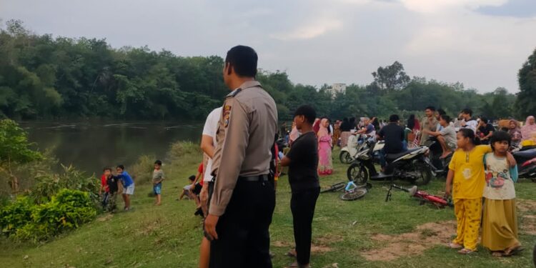 Pekerja Turap di Desa Penyasawan Tenggelam di Sungai Kampar