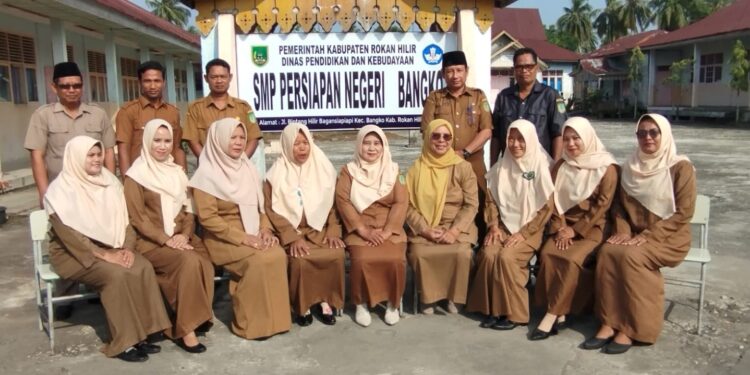 Disdik Rohil Resmikan SMP Swasta Menjadi SMP Persiapan Negri 6 Bangko
