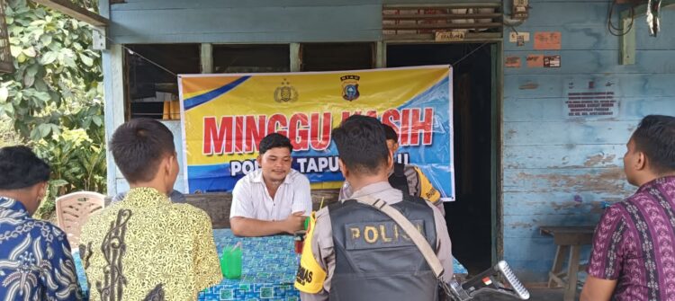 Personil Polsek Tapung Hulu Sambangi Jemaat GPDI Rimba Beringin