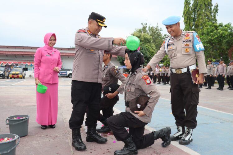Kapolres Inhu Memimpin Apel Penyambutan dan Tradisi Bintara Remaja 2023