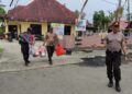 Pasca Usai Pacu Jalur, Puluhan Personil Polsek Kuantan Tengah Gelar Aksi Gotong Royong Bersih Bersih Sampah Di Tepian Narosa