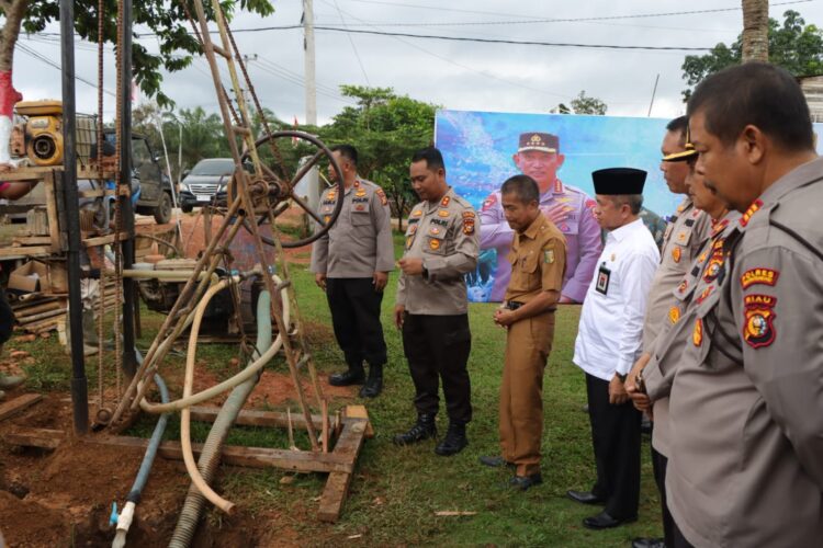 Giat Bakti Sosial Polres Kuantan Singingi Memberikan Bantuan Sumur Bor dan Pompa Air Kepada Masyarakat