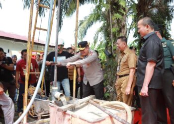 Polda Riau Berikan 23 Bantuan Sumur Bor dan 15 Pompa Air