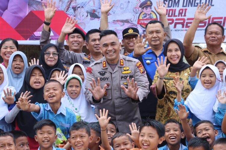 Kapolres Inhu Bacakan Dongeng Untuk Anak SD