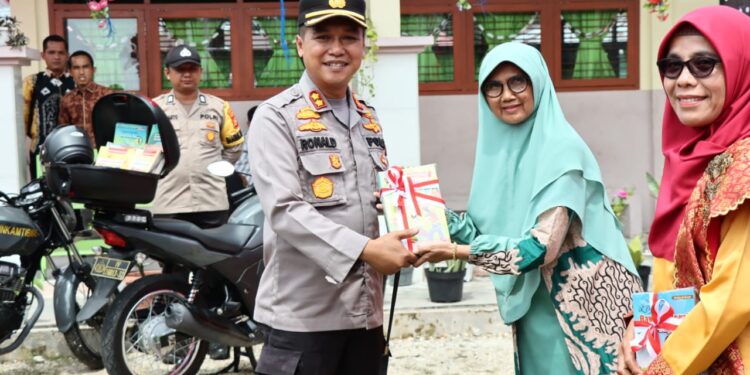 Polri Peduli Budaya Literasi Distribusi Buku Sampai ke Pelosok