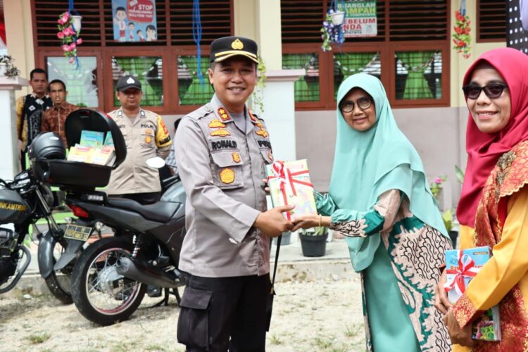 Polri Peduli Budaya Literasi Distribusi Buku Sampai ke Pelosok