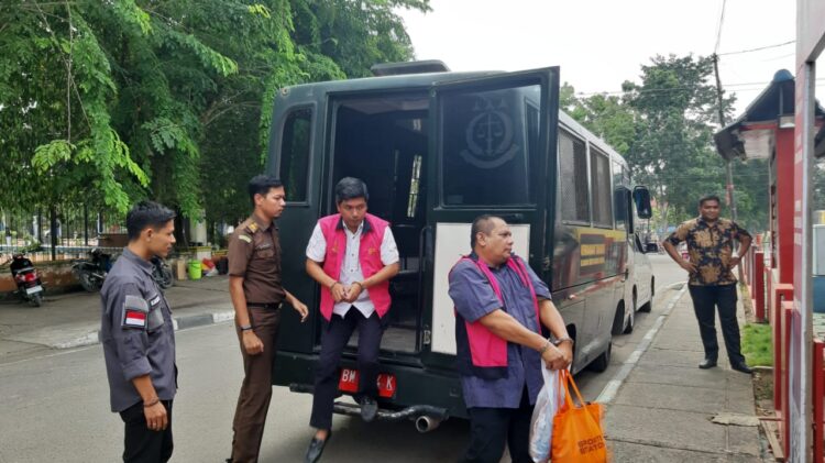 PENETAPAN 3 ORANG TERSANGKA DUGAAN TIPIKOR ATLETIK STADION UTAMA KUANSING