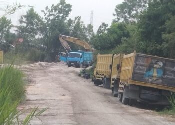 Masyarakat Meminta Kapolda Riau Basmi Aktifitas Ilegal Mining di Jalan Bupati Samping SMAN 2 Tambang – Kampar