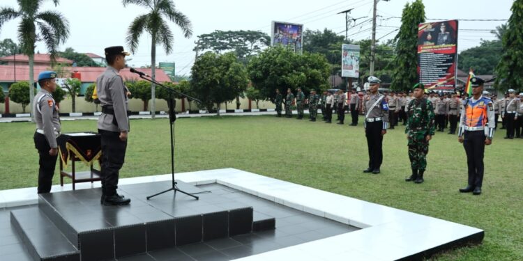 Kapolres Kampar Pimpin Apel Gelar Pasukan Ops Zebra Lancang Kuning 2023 di Polres Kampar