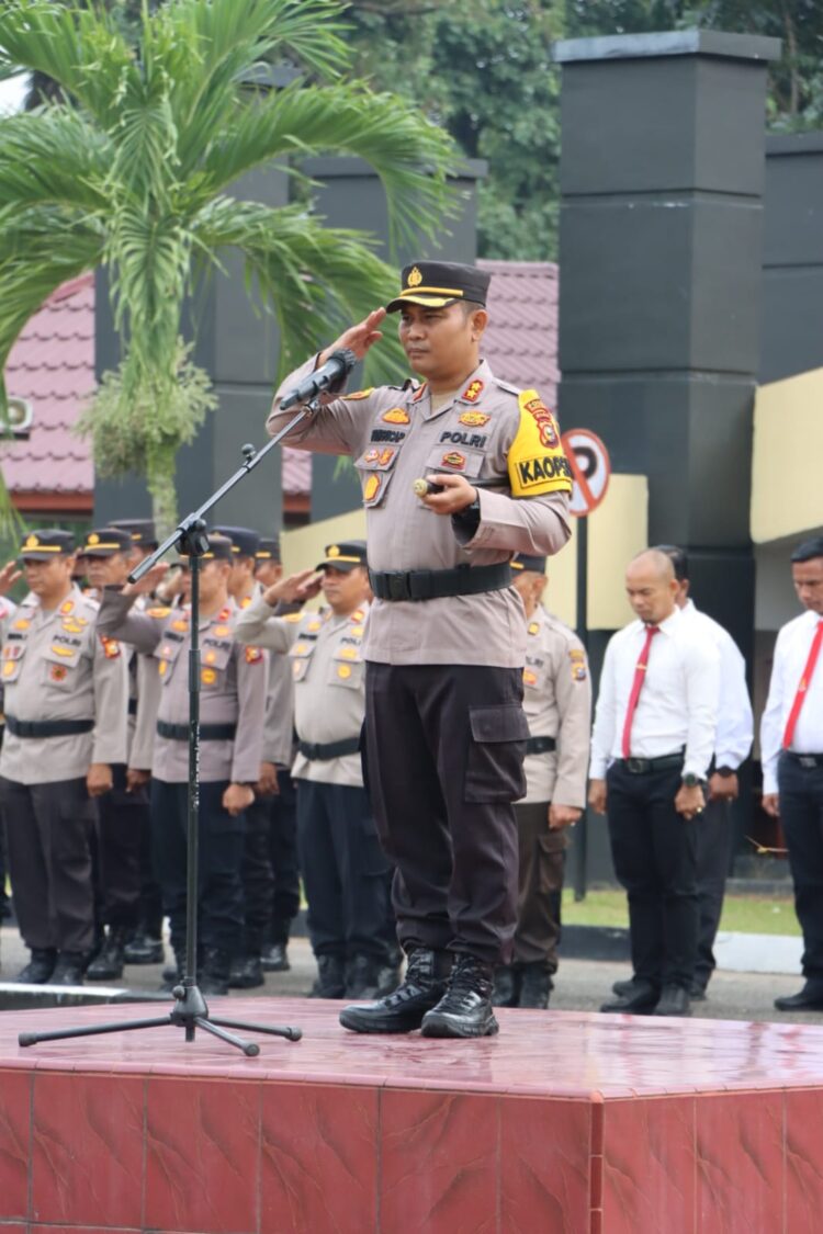 Kapolres Kuansing AKBP. Pangucap Priyo Soegito. S.I.K, M.H Memimpin Apel Gelar Pasukan Operasi Zebra Lancang Kuning 2023 Di Polres Kuansing