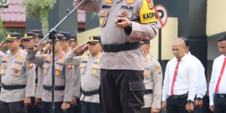 Kapolres Kuansing AKBP. Pangucap Priyo Soegito. S.I.K, M.H Memimpin Apel Gelar Pasukan Operasi Zebra Lancang Kuning 2023 Di Polres Kuansing