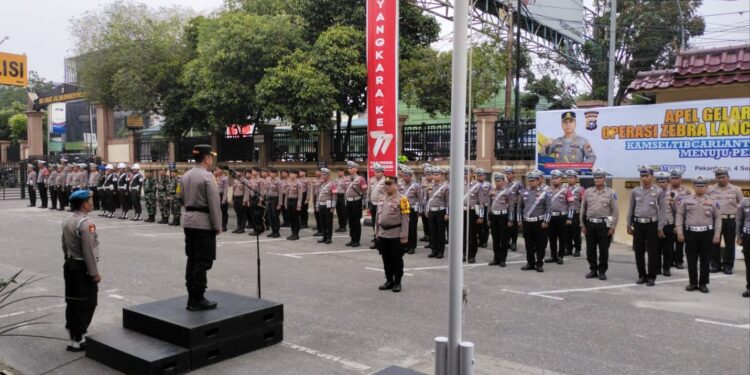 Kombes Pol Jefri RP Siagian SIK MH, memimpin Apel Gelar Pasukan Operasi Zebra Lancang Kuning