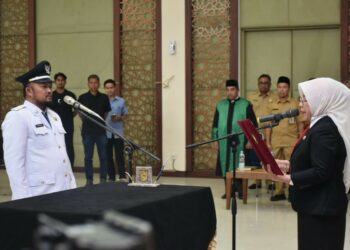 Pj Bupati Kampar Resmi Melantik Dedi Wahyudi Kepala Desa Depenitip Desa Tanjung Rambutan