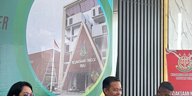 KUNJUNGAN KERJA ASISTEN PIDANA MILITER KEJAKSAAN TINGGI RIAU DI KEJAKSAAN NEGERI ROKAN HILIR