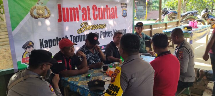 Jum’at Curhat, Polsek Tapung Hulu Bersinergi Dengan TNI dan Pemdes Tindaklanjuti Keluhan Warga