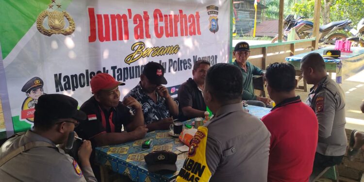 Jum’at Curhat, Polsek Tapung Hulu Bersinergi Dengan TNI dan Pemdes Tindaklanjuti Keluhan Warga