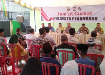 Kapolres Inhu Pimpin Jumat Curhat dan Bezuk Korban Lakalantas di Talang Jerinjing