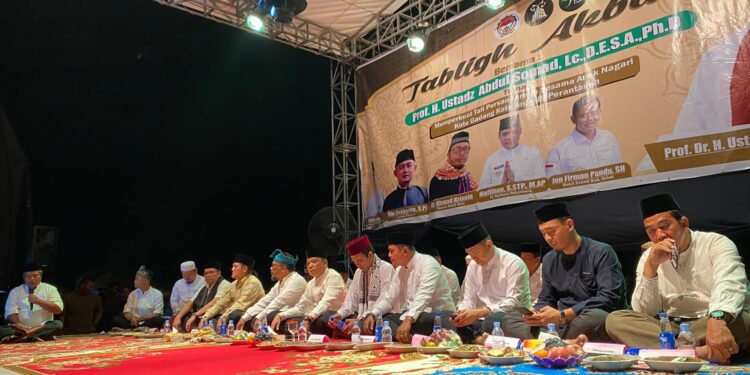 Ribuan Masyarakat saksikan kehadiran Ustad Abdul Somad Di Pekanbaru