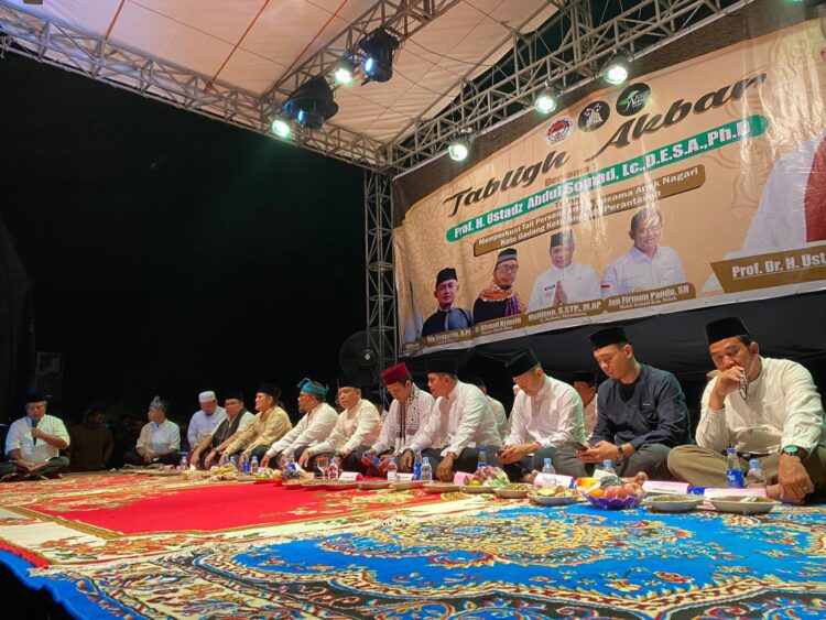 Ribuan Masyarakat saksikan kehadiran Ustad Abdul Somad Di Pekanbaru