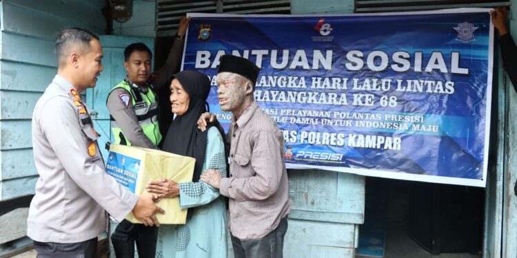 Kapolres Kampar Berikan Bantuan Sosial Kepada masyarakat yg Membutuhkan