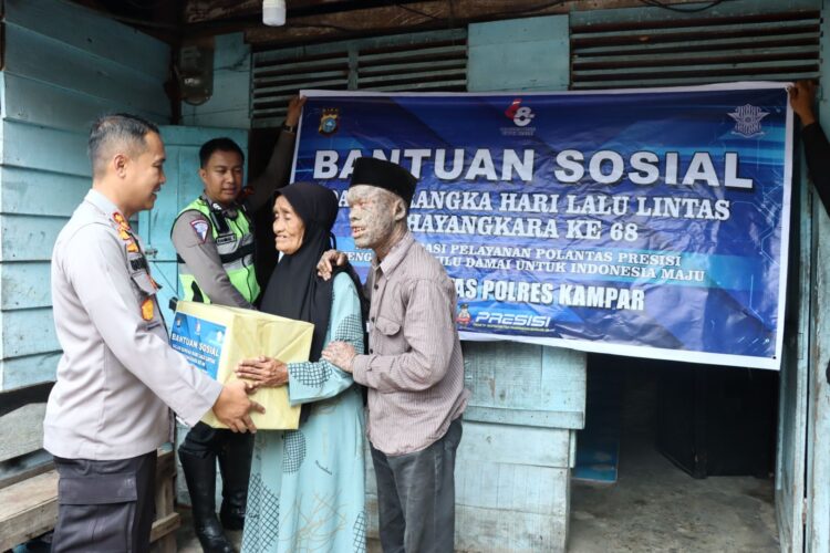 Kapolres Kampar Berikan Bantuan Sosial Kepada masyarakat yg Membutuhkan