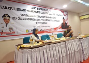 Kasi B Bidang Intelijen Kejaksaan Tinggi Riau menjadi Narasumber dalam Kegiatan Rapat Koordinasi Aparatur Bidang Organisasi Kemasyarakatan Tahun 2023