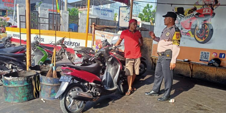 Polsek Tampan Gencar “Mendatangi Bengkel-Bengkel”Untuk Memberi Himbauan Tentang Larangan Penggunaan Knalpot Brong.